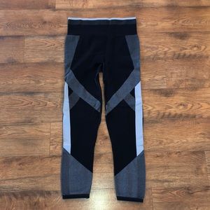 PINK seamless leggings. Black and grey. Size L.